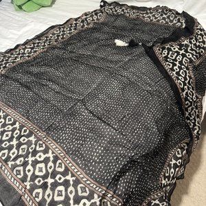 LuckyBrand beautiful triangle scarf with tassels